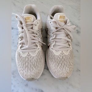 Nike Womens Zoom Winflo5 Size 6 Like New